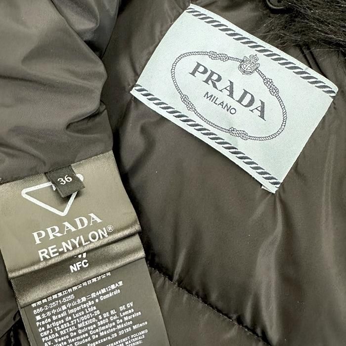 PRADA プラダ Re-Nylonギャバジン パファー ジャケット ファー付 PRADA プラダ Re-Nylonギャバジン パファー ジャケット ファー付