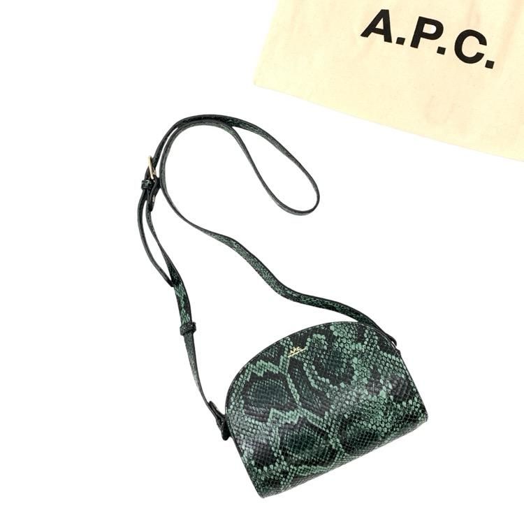 A.P.C. アーペーセー ミニ ハーフムーン ショルダーバッグ A.P.C. アーペーセー ミニ ハーフムーン ショルダーバッグ