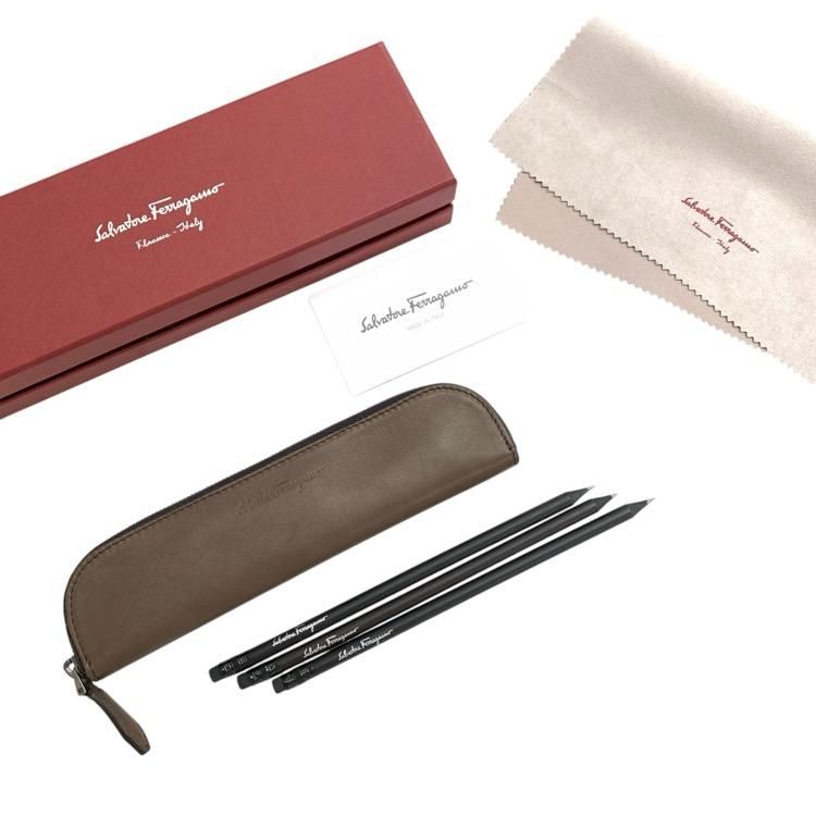 Ferragamo ե饬 쥶ڥ󥱡 ɮ3ܥå ֥饦 PT-660940