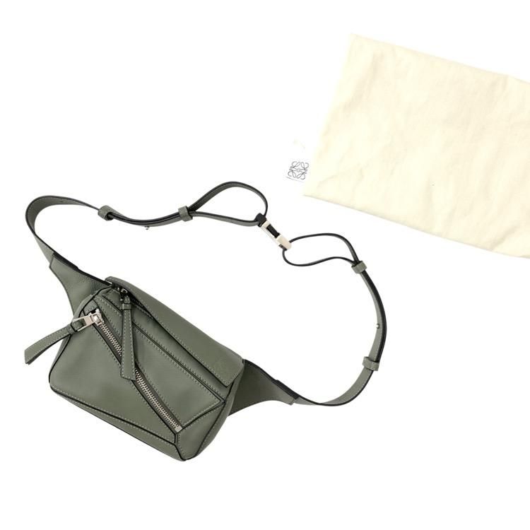 <img class='new_mark_img1' src='https://img.shop-pro.jp/img/new/icons11.gif' style='border:none;display:inline;margin:0px;padding:0px;width:auto;' />LOEWE  ѥ Х Хå ߥ  B510U89X02