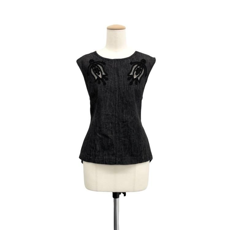 Mame Kurogouchi コード刺繍デニムベスト ブラック Mame Kurogouchi マメクロゴウチ Embroidered Denim Tops コード