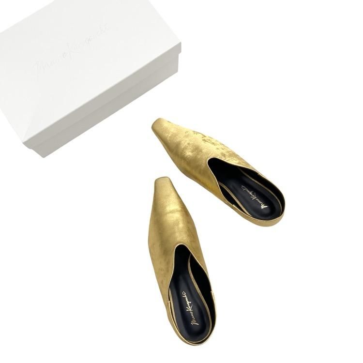 マームページ Mame Kurogouchi マメクロゴウチ Curved Line Low Heel Metallic