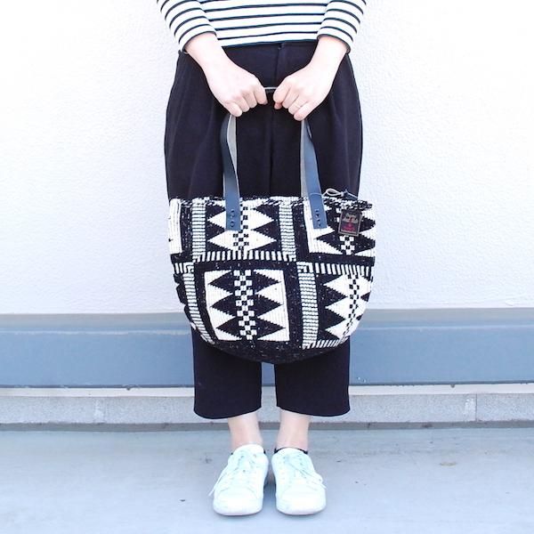 Ruise B ジグザグトートバッグ M ブラック - Kinth Life Store Ruise B ジグザグトートバッグ M ブラック - Kinth Life Store