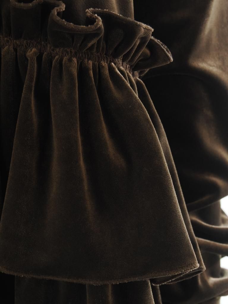 Rhodolirion ロドリリオン - Frill Tiered Long Sleeve フリルティアードロングスリーブ - Velour - Brown
