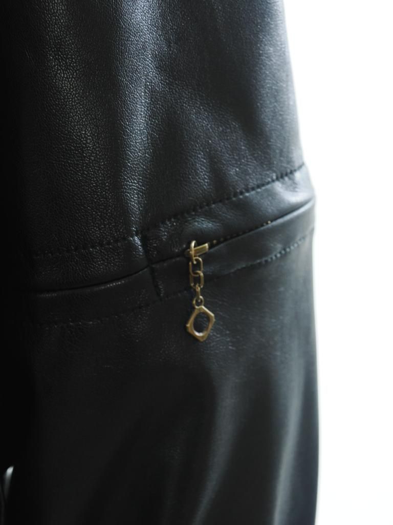 CORONA コロナ - Trek Traveler Short - Recycle Synthetic Leather Light - Black