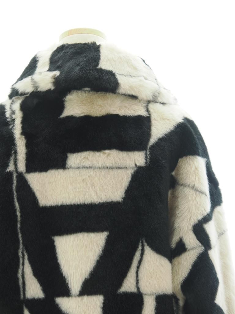 Jakke ジャッキー - Traci Coat - Monochrome Tile - M Size