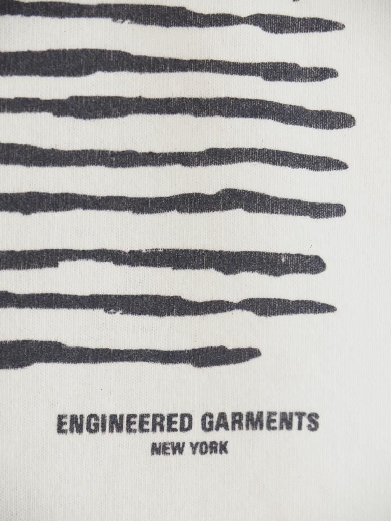 Engineered Garments エンジンニアドガーメンツ - Printed Cross Crew Neck L/S Tshirt - Book - White