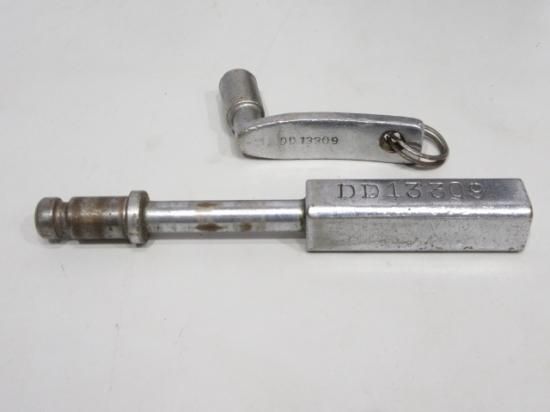 DD13ブレーキ弁 大小ハンドル・カバン付き - 鉄道部品の店銀河 DD13ブレーキ弁 大小ハンドル・カバン付き - 鉄道部品の店銀河