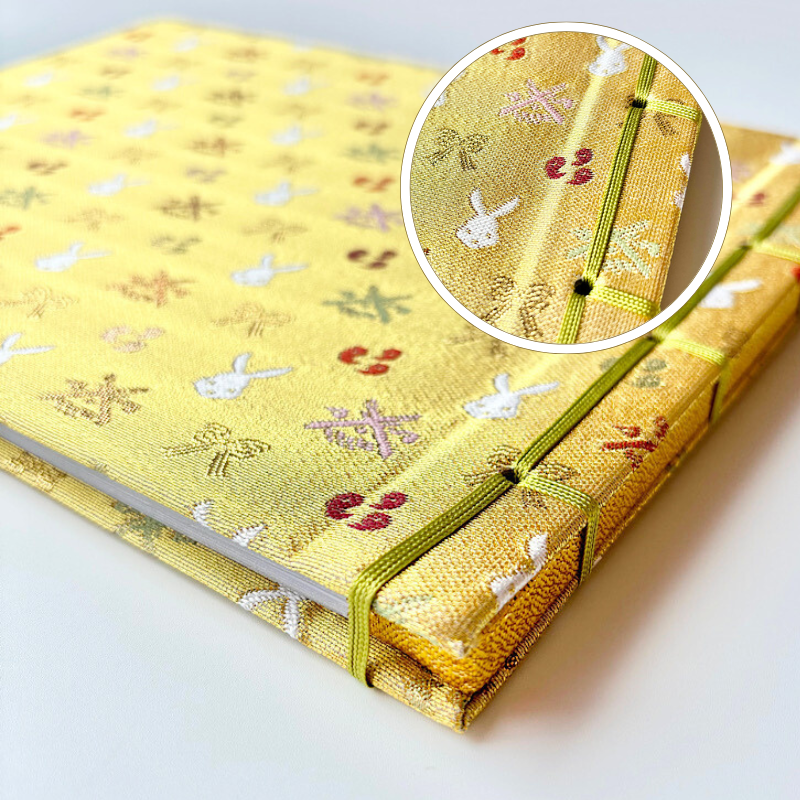 【ラッピング不可】 見開き御朱印帳(ポケット式/和綴じ) ご縁うさぎ 金襴 (金 文房具・ステーショナリー
