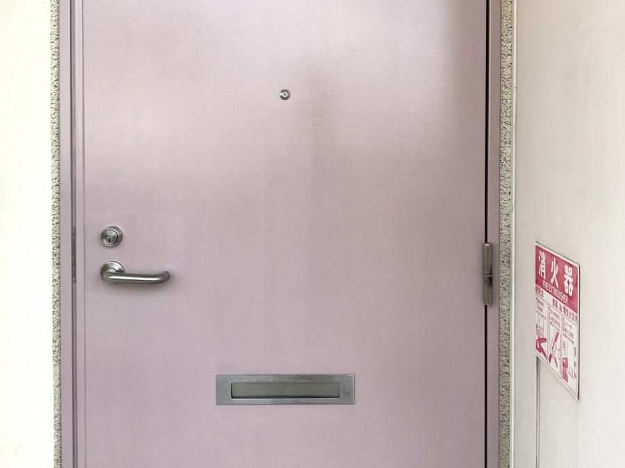 塗装が古くなった玄関ドアがまるで新品に 塗り方 塗装diy事例から塗料を選べるサイト How To Paint 塗装が古くなった玄関ドアがまるで新品に 塗り方 塗装diy事例から塗料を選べるサイト How To Paint