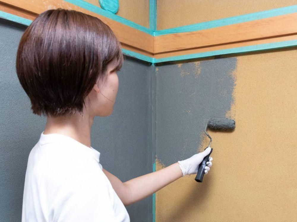 ローラーで色を塗る