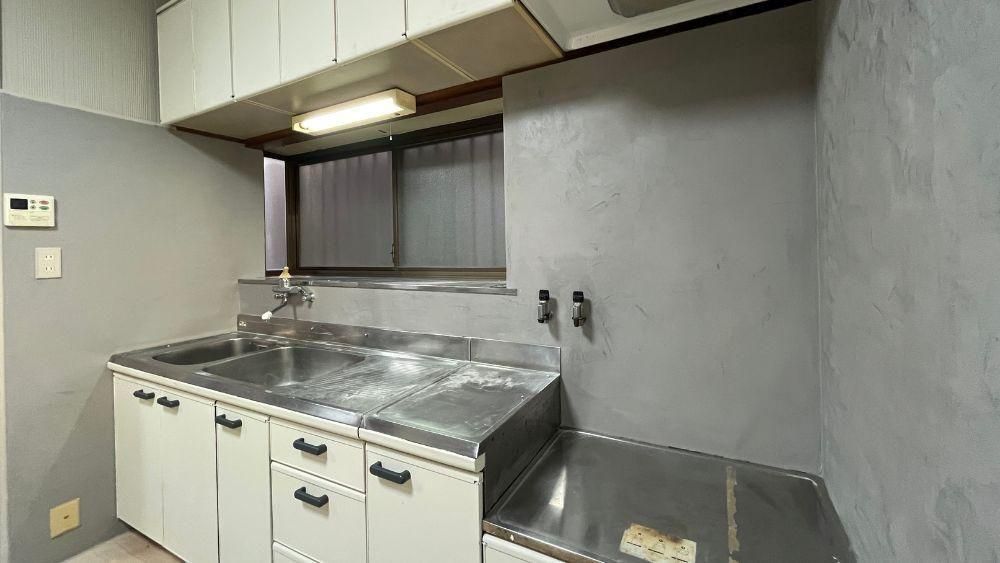 モルクラフトを施工しておしゃれになったキッチンのタイル壁