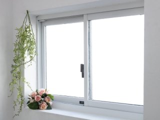 アルミサッシ窓枠の色を部屋の雰囲気に合わせて変える方法｜ペンキで簡単DIYリノベ