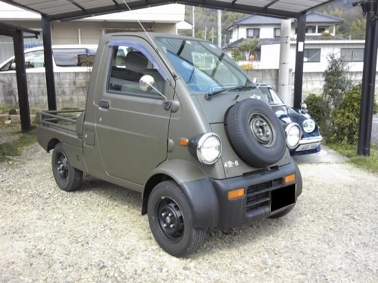 ダイハツ ミゼット?Uカーゴをビスケットで全塗装！ - 刷毛（ハケ