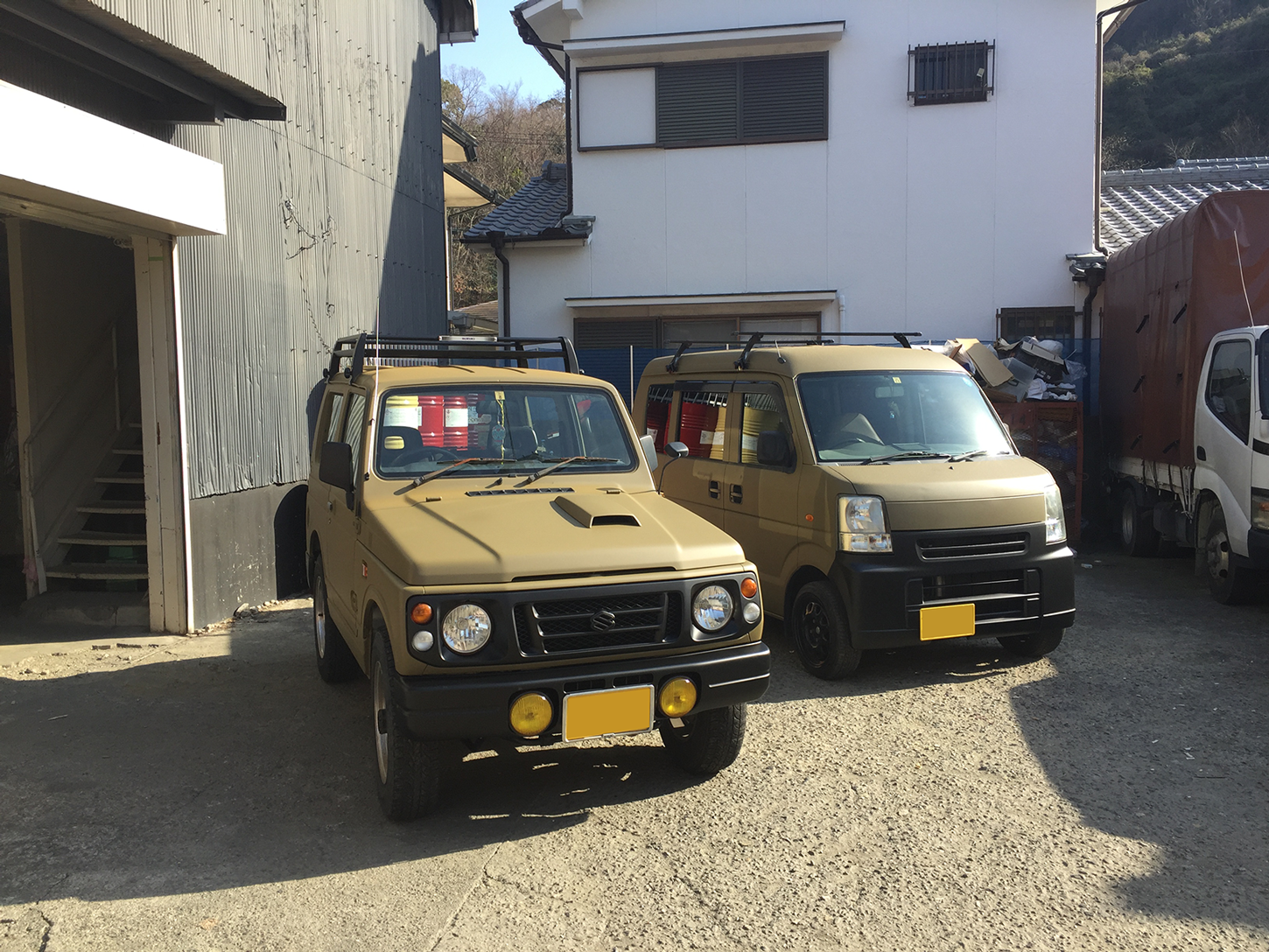 スズキ ジムニーをサンドカーキで全塗装 刷毛 ハケ ローラーで車をdiyで全塗装しよう
