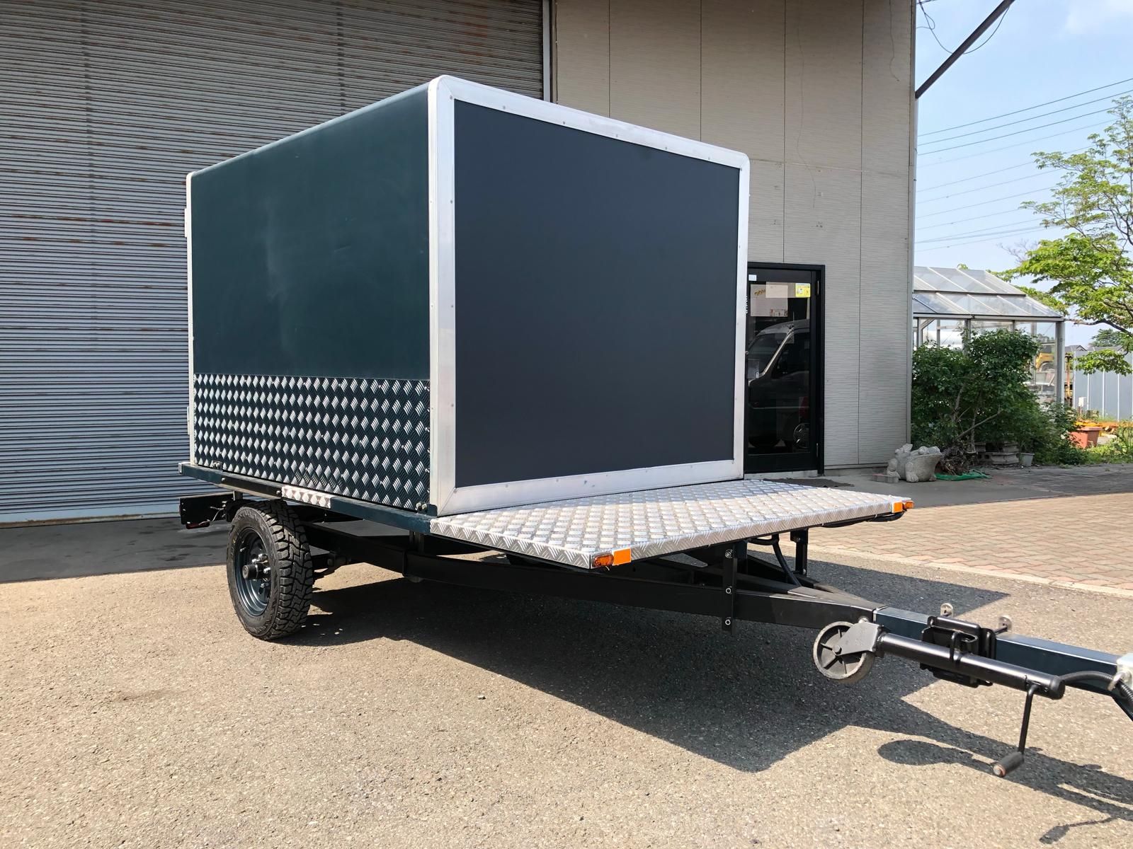 トレーラーをレインブーツネイビーで全塗装！ - 刷毛（ハケ