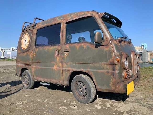 オリーブドラブでサンバークラシックを刷毛塗り全塗装 - 刷毛（ハケ