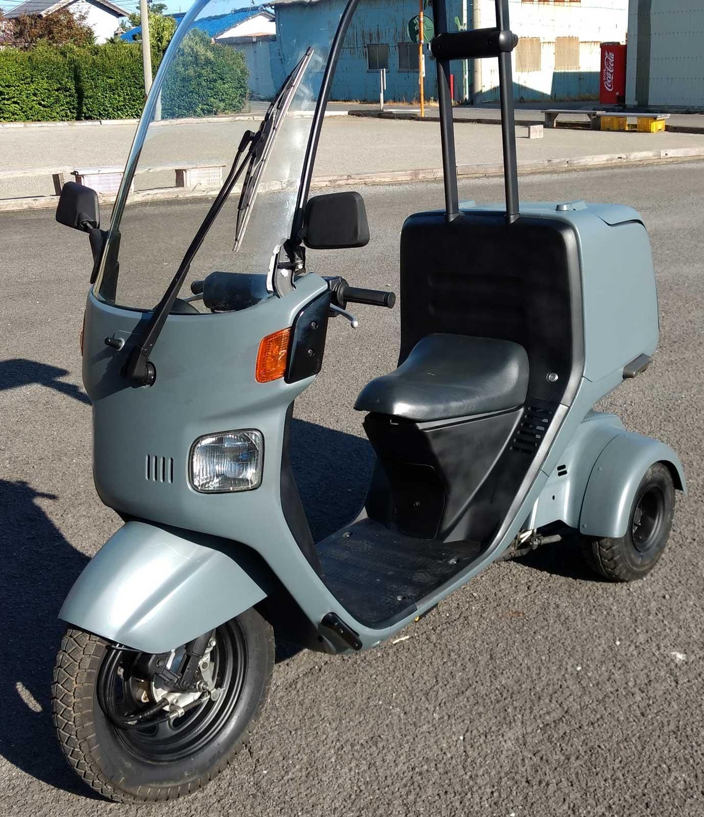 ホンダ ジャイロキャノピーをイーグルブルーグレーで刷毛塗り全塗装