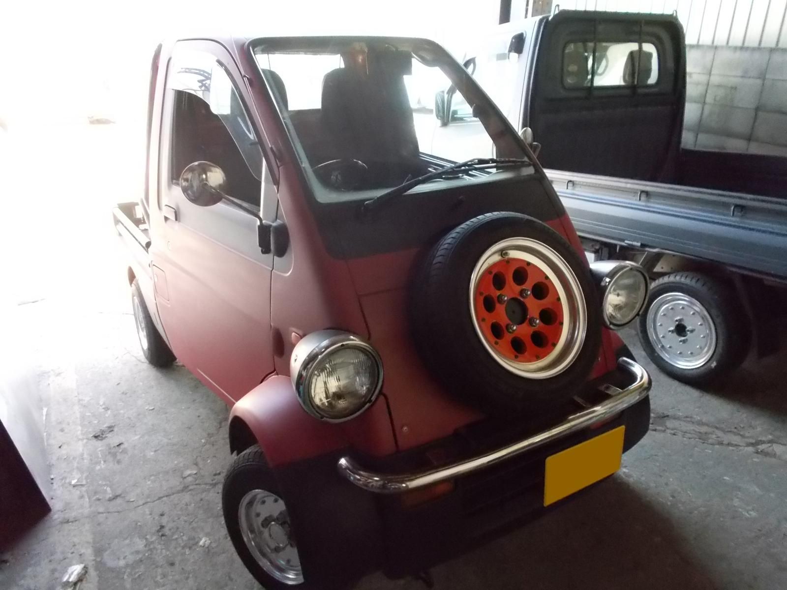 ダイハツ ミゼットIIをドライドプラムレッドで全塗装！ - 刷毛（ハケ