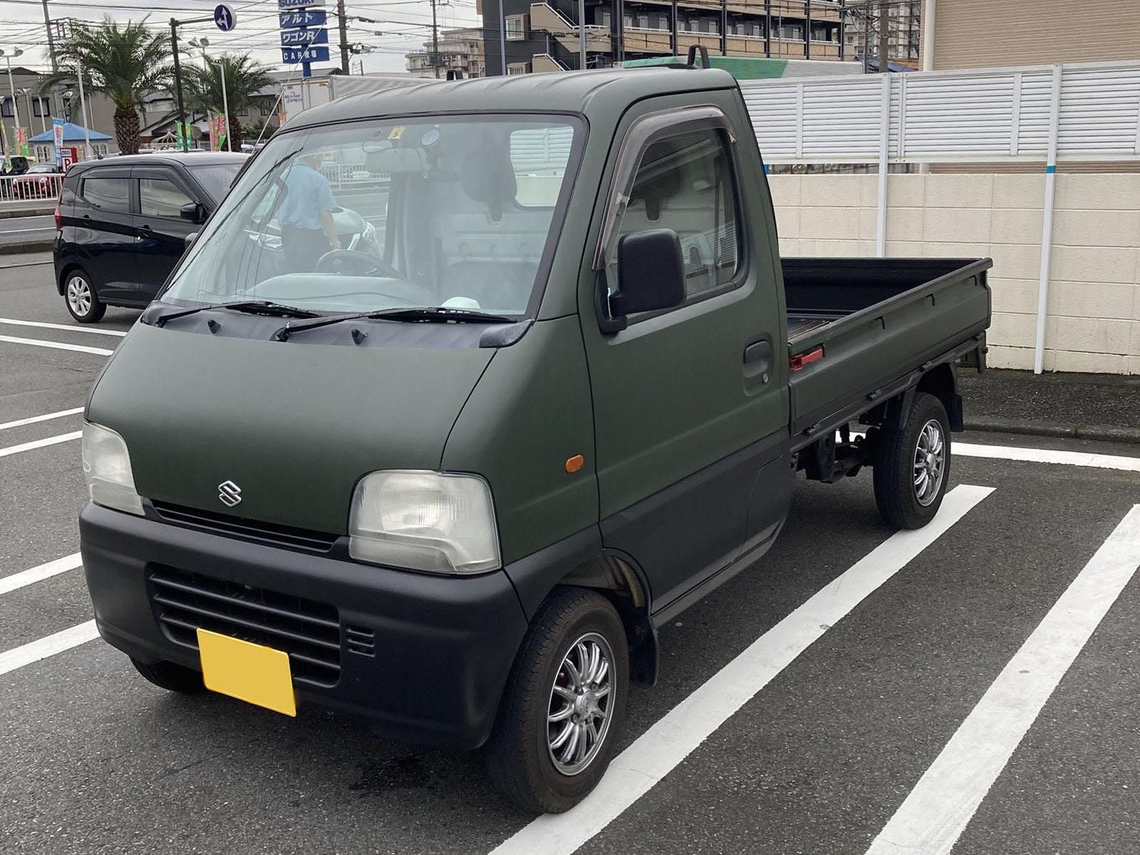 ケイン・コスリスギページ スズキ キャリイをグレイッシュダークグリーンで刷毛塗り全塗装