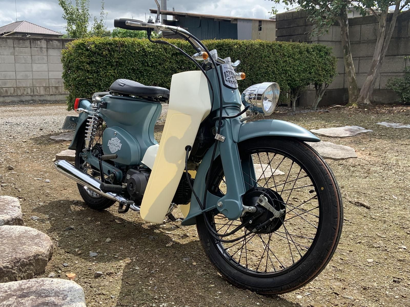 ホンダ スーパーカブ50をkurayaオールドブルーシーで刷毛塗り全塗装 刷毛 ハケ ローラーで車をdiyで全塗装しよう
