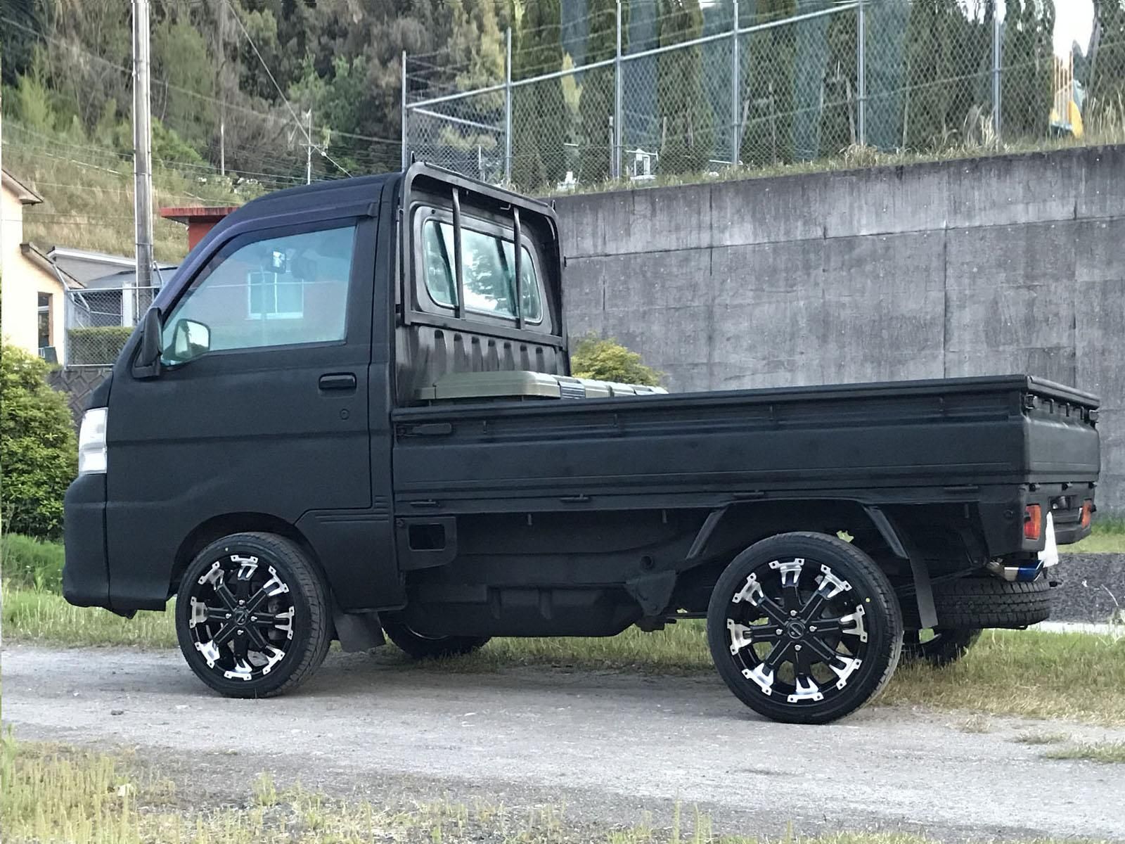 ダイハツ ハイゼットをマットブラックで全塗装 刷毛 ハケ ローラーで車をdiyで全塗装しよう