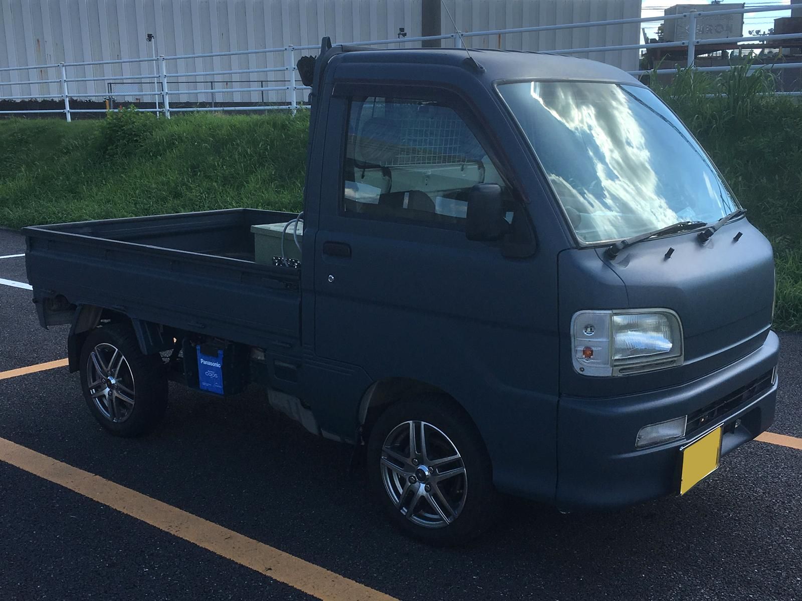 ダイハツ ハイゼットをレインブーツネイビーで刷毛塗り全塗装 刷毛 ハケ ローラーで車をdiyで全塗装しよう ダイハツ ハイゼットをレインブーツネイビーで刷毛塗り全塗装 刷毛 ハケ ローラーで車をdiyで全塗装しよう