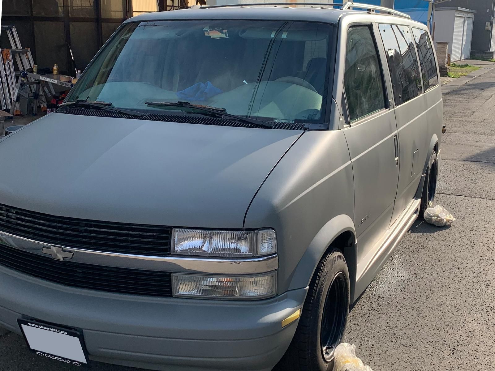 シボレー アストロをDIYで刷毛とローラーで全塗装！フレンチグレー