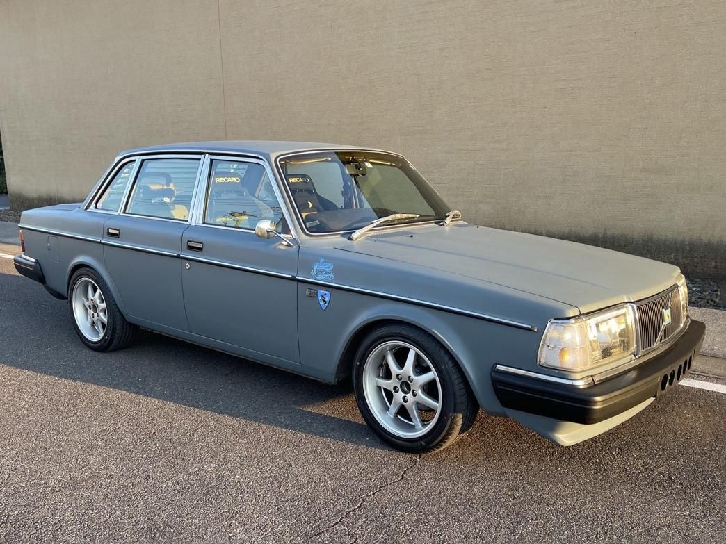 ボルボ 240セダンをイーグルブルーグレーで刷毛塗り全塗装！ - 刷毛