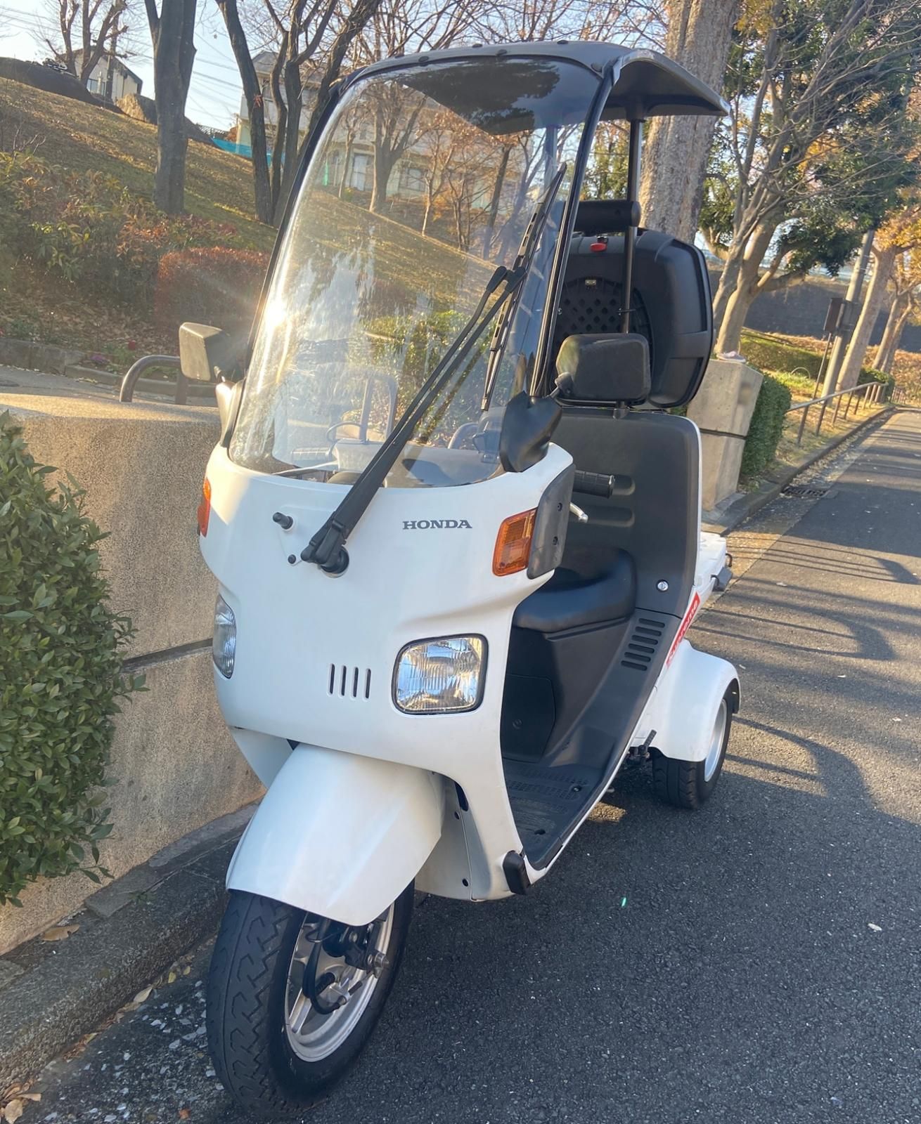 ホンダ ジャイロキャノピーをフレンチグレーで刷毛塗り全塗装