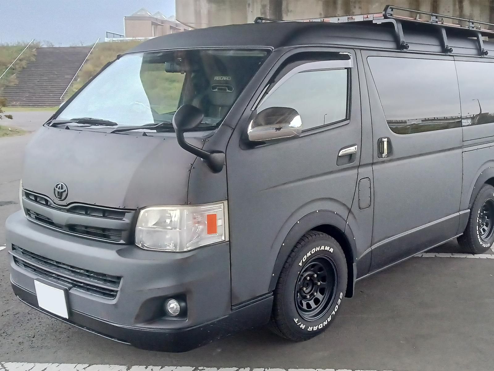 コロンビアマットブラック塗装 トヨタ ハイエース 純正15インチ2本 トヨタ ハイエースをマットブラックで刷毛塗り全塗装！ - 刷毛