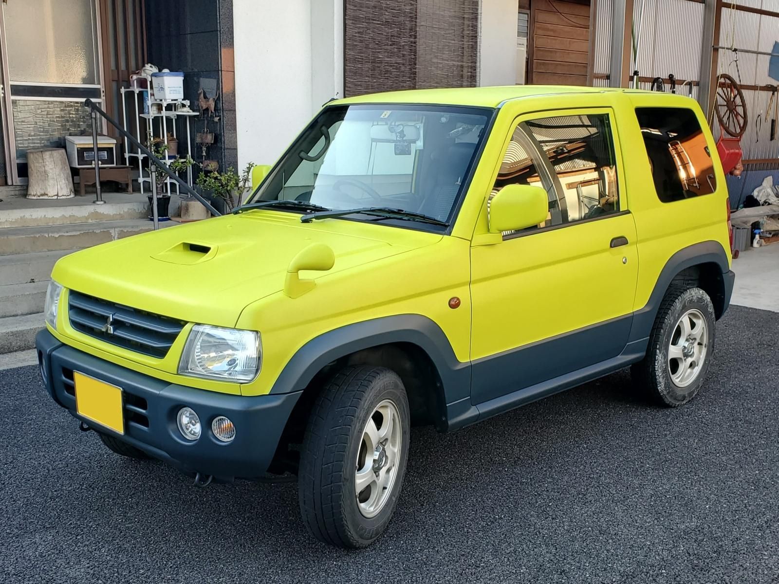 21年乗りサビで穴が空いているパジェロミニ H14をDIYで塗り替えた事例