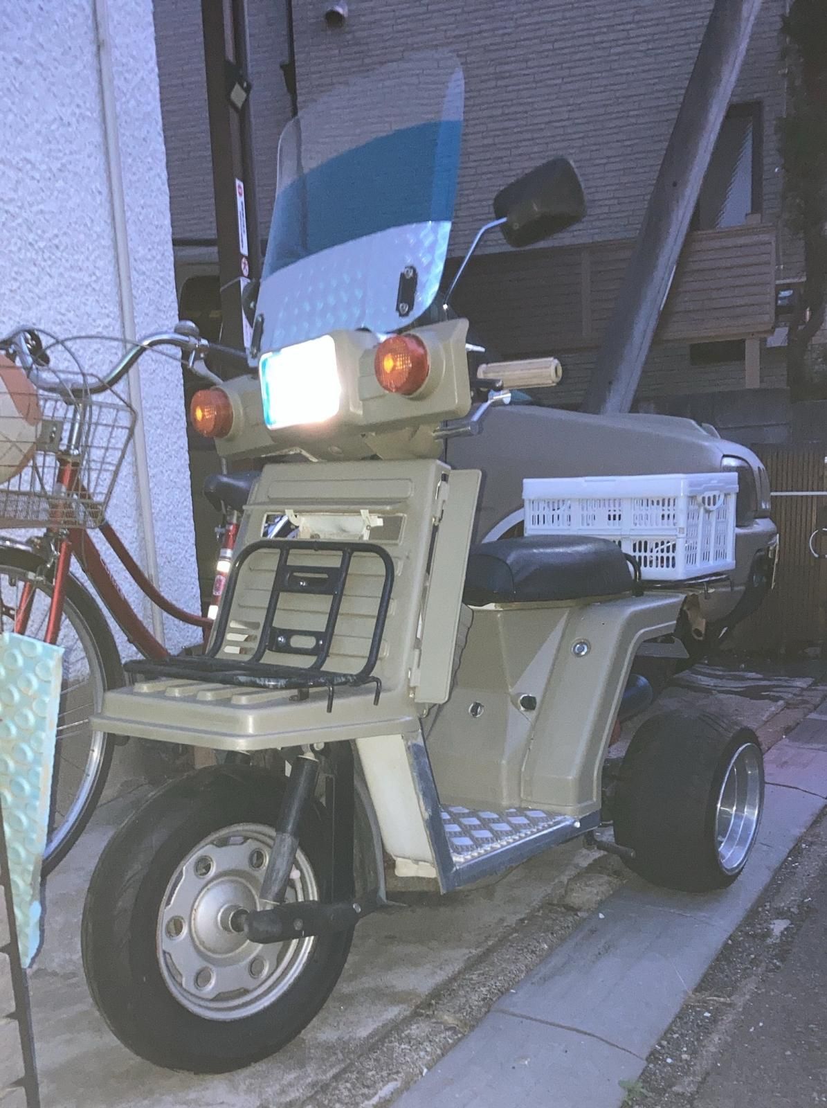 中古のジャイロXをDIY全塗装した事例 レトロで可愛いバイクに