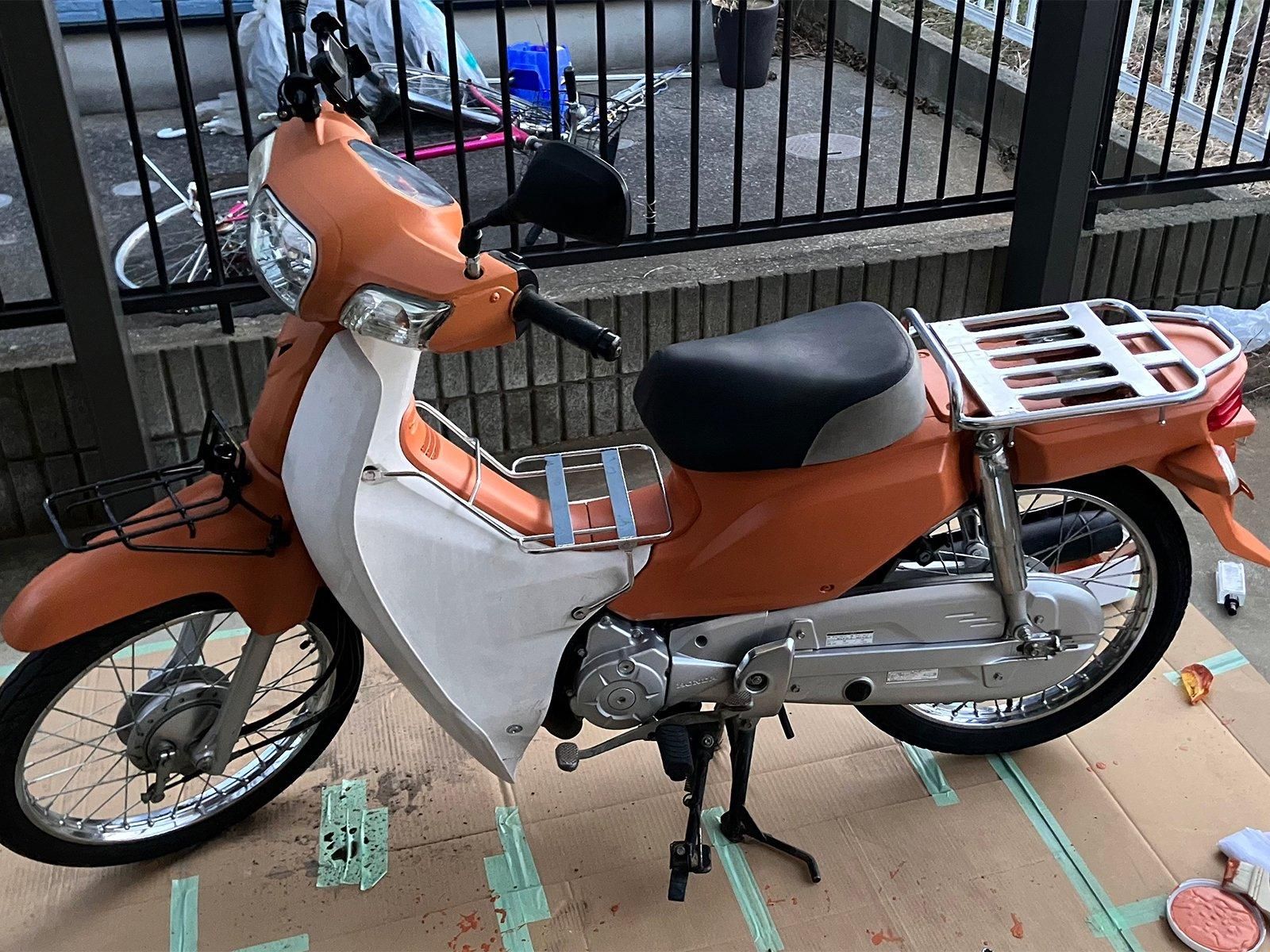 ホンダ スーパーカブAA04をセレンゲッティオレンジでオールペン