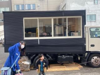 日産 エルフをマットブラックでオールペン！
