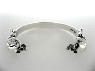 クレイジーピック　2スカルバングル（スモール） TWO SKULLS BANGLE - SMALL | クレイジーピッグ公式オンライン