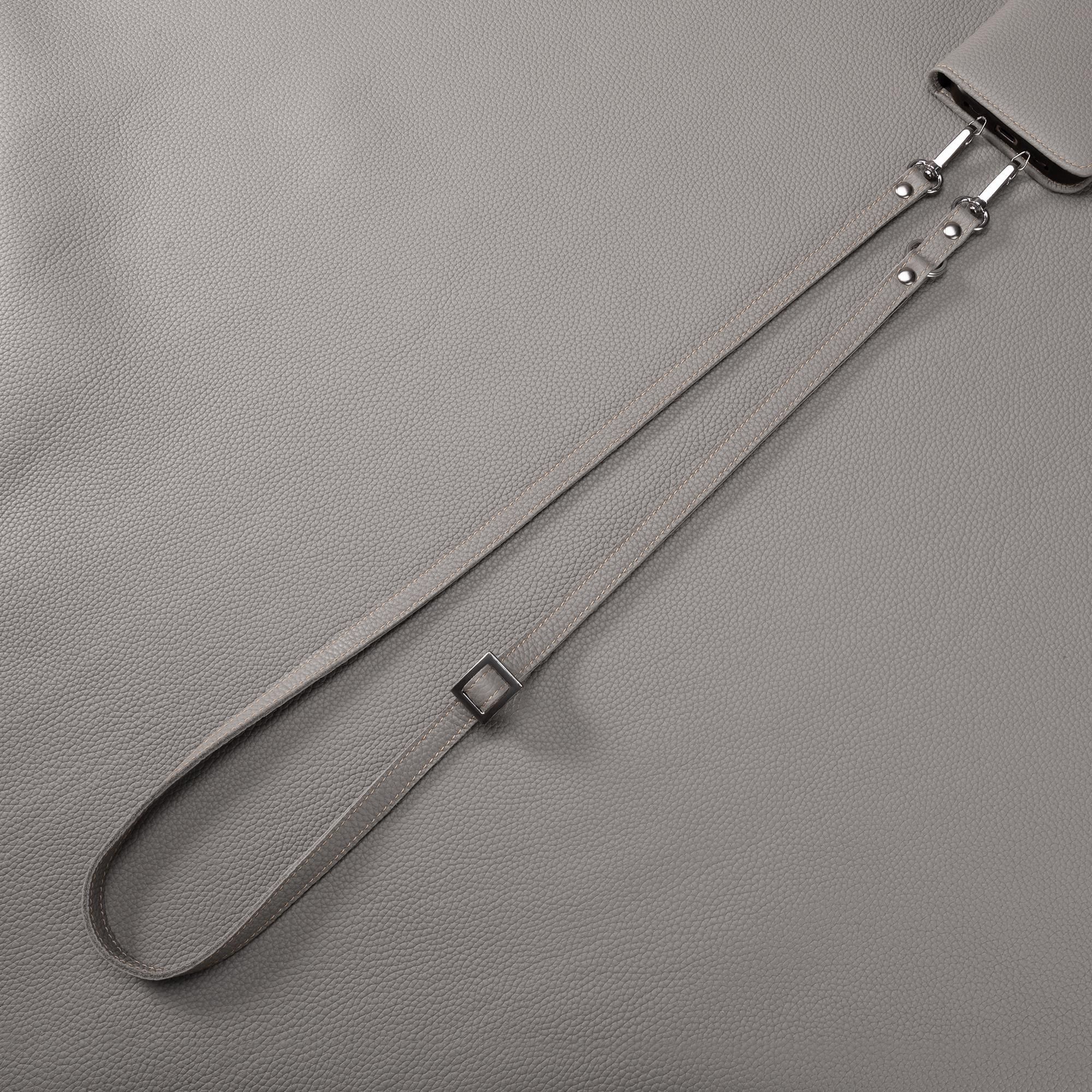 時を重ねるほどに美しさを深める、シュリンクカーフレザーの画像