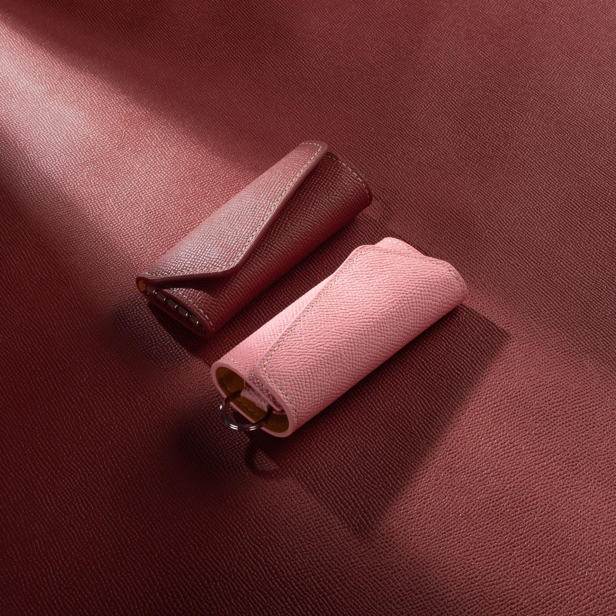 ロエベ　レザーケース 赤 エンボスロゴ IMG_062220231125-1127321.jpg