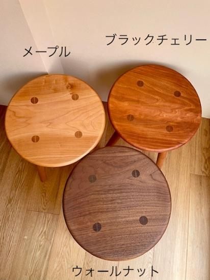 木製円形スツール 4本脚 光沢仕上げ 4本脚の丸スツール - 生活アート工房オンラインショップ