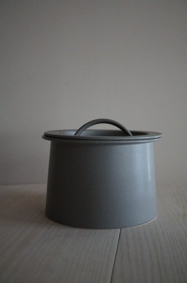 2016/arita  BG/013 Cooking Pot 210
Grey Sprinkle