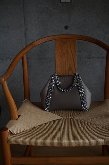 de Couture(デクチュール)2WAYチェーントートバッグSサイズ Brown/Alabaster(Lightgreige)