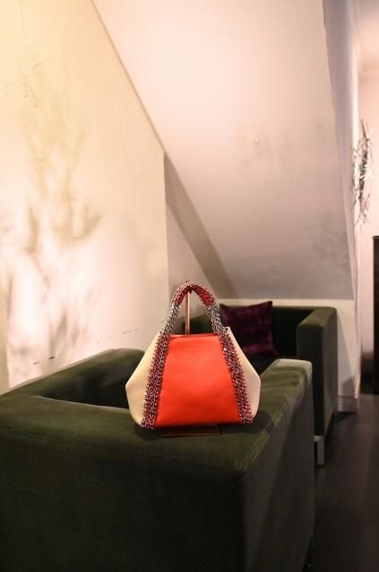 de Couture(デクチュール)2WAYチェーントートバッグSサイズ Coral(Orange)/Alabaster(Lightgreige)