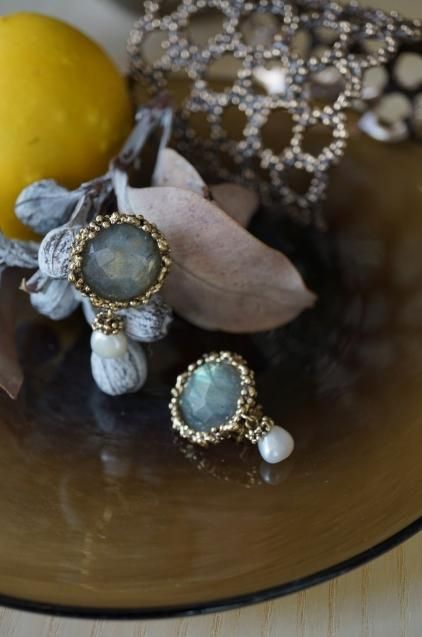 Small Crown Earrings (イヤリング)[OR1087 OTBR Labradorite/Pearl