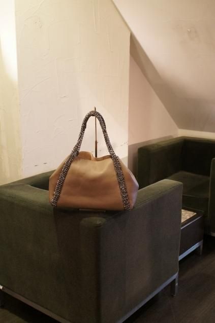 de Couture(デクチュール)チェーンレザートートバッグ横長Mサイズ Brown