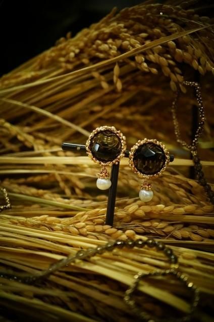Daniela de Marchiダニエラデマルキ Small Crown Earrings (イヤリング)【OR1087 OTRA Smoky.Q/Pearl】 廃番商品