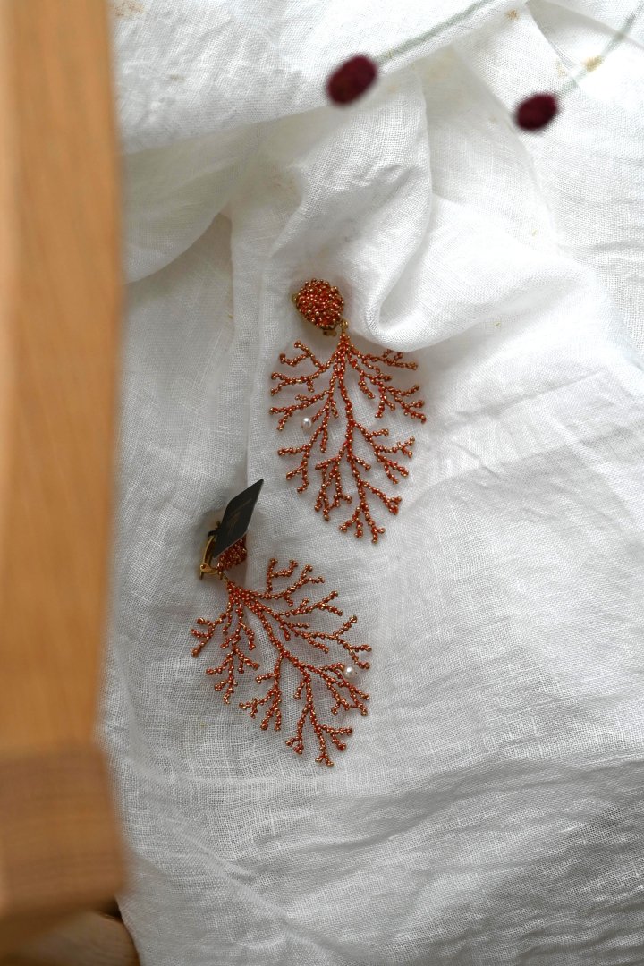 Daniela de Marchi Coral Pieces(󥰡[OR1071 OTRO Earrings Clips
