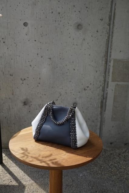 de Couture(デクチュール)2WAYチェーントートバッグSサイズ Navy/White