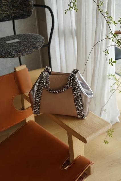 de Couture(デクチュール)2WAYチェーントートバッグSサイズ Beige/Metallic Silver