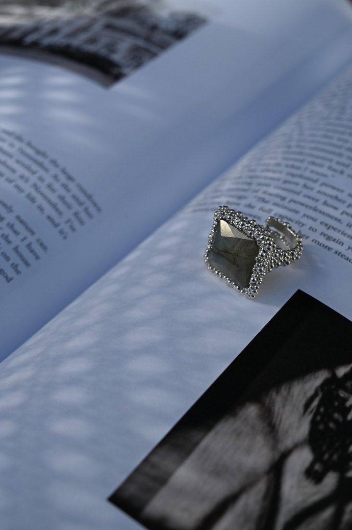 Daniela de Marchi Gatsby Collection Ring () AN200  ACH(WhiteSilver)Labradorite Freesize