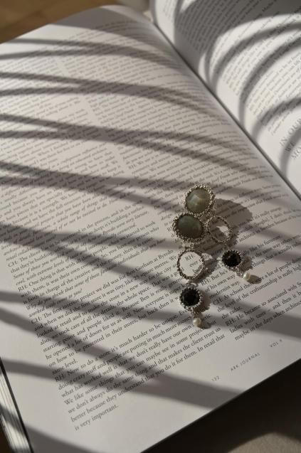 Contamination Model Earrings(イヤリング)OR1144 ACH(Whitesilver) Labradorite/Onix/Pearl